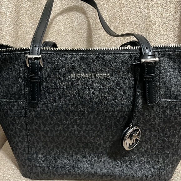 Michael Kors Jet Set Handbag and wallet - Picture 4 of 8